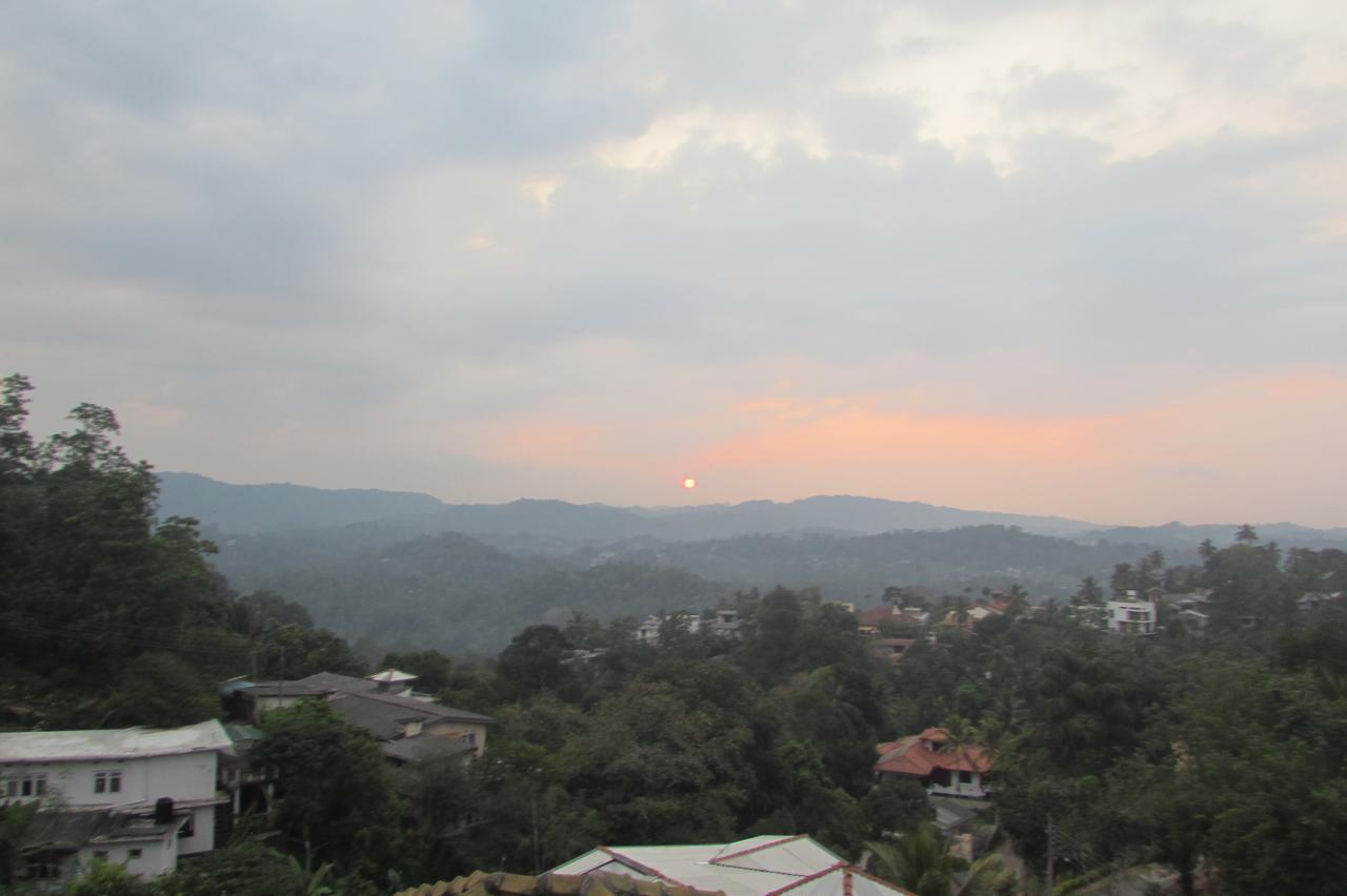 Red Chillies Tourist Inn Kandy Luaran gambar