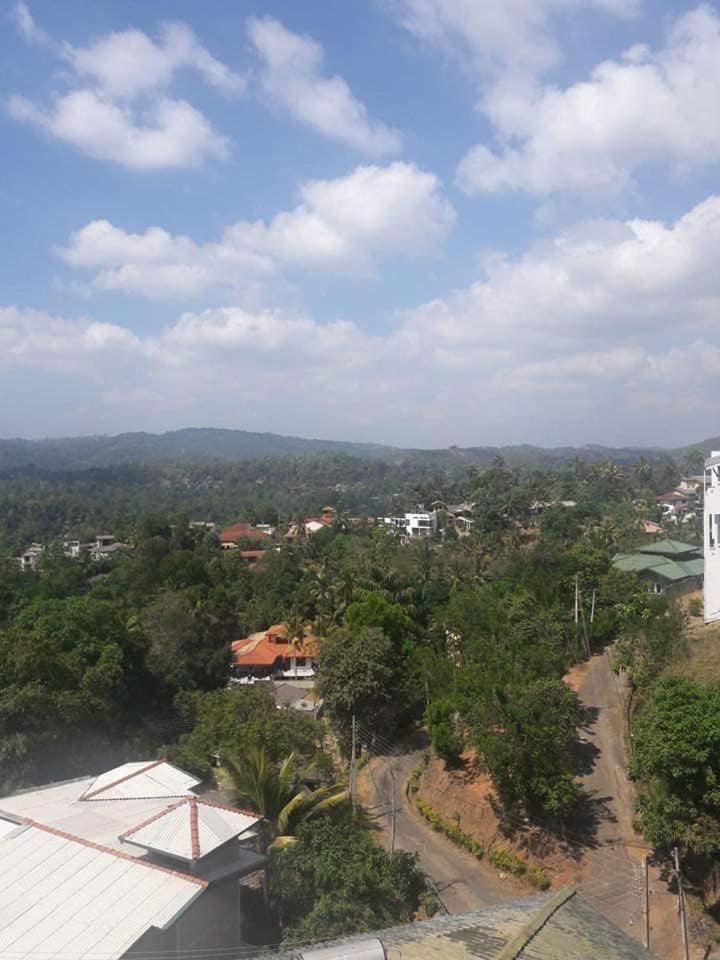 Red Chillies Tourist Inn Kandy Luaran gambar