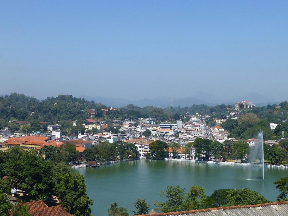 Red Chillies Tourist Inn Kandy Luaran gambar